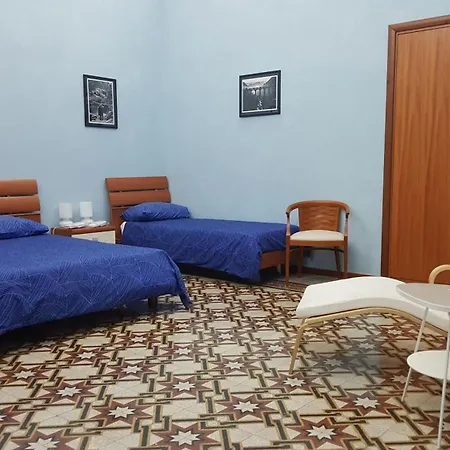Conte Di Cavour 4* 노토