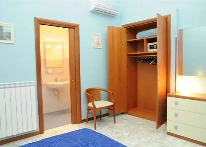 Conte Di Cavour ベッド・アンド・ブレックファスト 4*