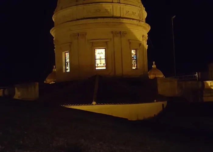 Conte Di Cavour ベッド・アンド・ブレックファスト 4*